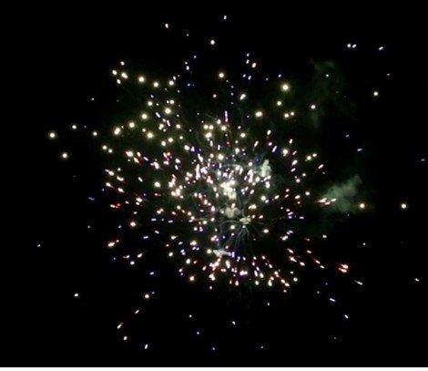 Фейерверк Platinum на 49 залпов 1.2 дюйм(а) Фейерверк Platinum на 49 залпов 1.2 дюйм(а)