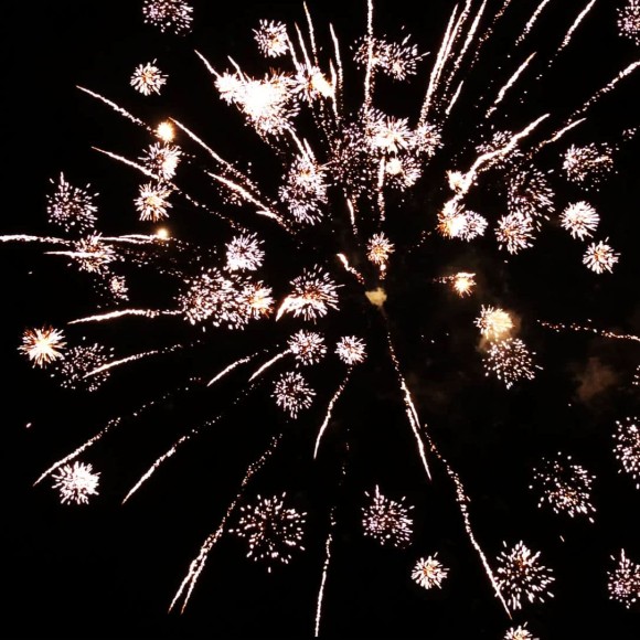 Фейерверк салют «Орион» 181 залпов, 1.2- 1.5" калибр Фейерверк салют «Орион» 181 залпов, 1.2- 1.5" калибр