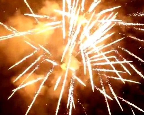 Фейерверк Звездная соната на 138 залпов 1.25 дюйм(а)  Фейерверк Звездная соната на 138 залпов 1.25 дюйм(а)