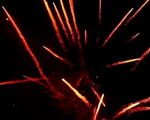 Фейерверк Звездная соната на 138 залпов 1.25 дюйм(а)  Фейерверк Звездная соната на 138 залпов 1.25 дюйм(а)