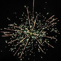 Фейерверк салют «Россия- щедрая душа!» 308 залпов, 1- 1.5" калибр (в двух коробках)