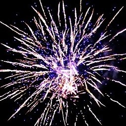 Фейерверк Алые Паруса на 150 залпов 1.25 дюйм(а) Фейерверк Алые Паруса на 150 залпов 1.25 дюйм(а)