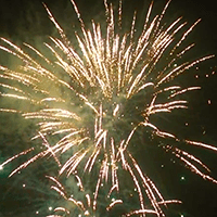 Фейерверк Золотая россыпь на 32 залпов 0.8-1 дюйм(а) Фейерверк Золотая россыпь на 32 залпов 0.8-1 дюйм(а)