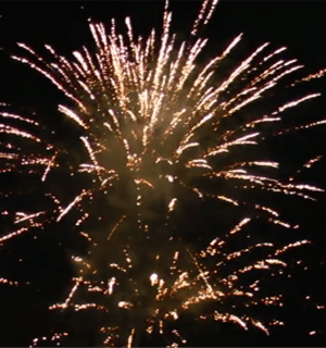 Фейерверк Ни у-ху себе на 36 залпов 1.5 дюйм(а) Фейерверк Ни у-ху себе на 36 залпов 1.5 дюйм(а)