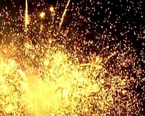 Фейерверк Звездопад на 100 залпов 1 дюйм(а) Фейерверк Звездопад на 100 залпов 1 дюйм(а)
